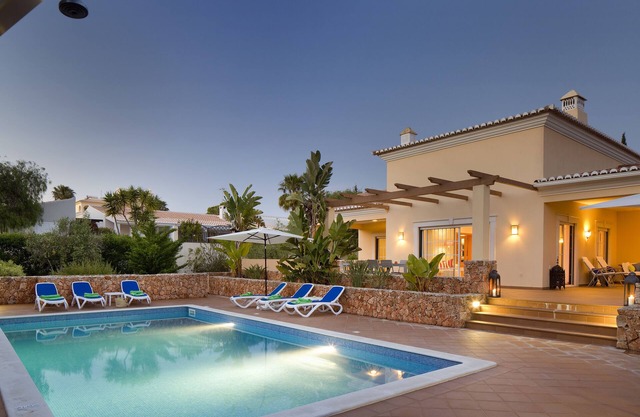 PEACEFUL COZY COMFORTABLE SUNNY VILLA