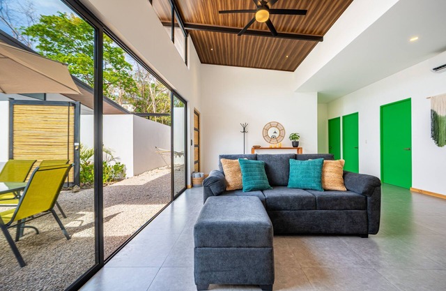 Peaceful dog-friendly family retreat with pool just 10 mins from Tamarindo