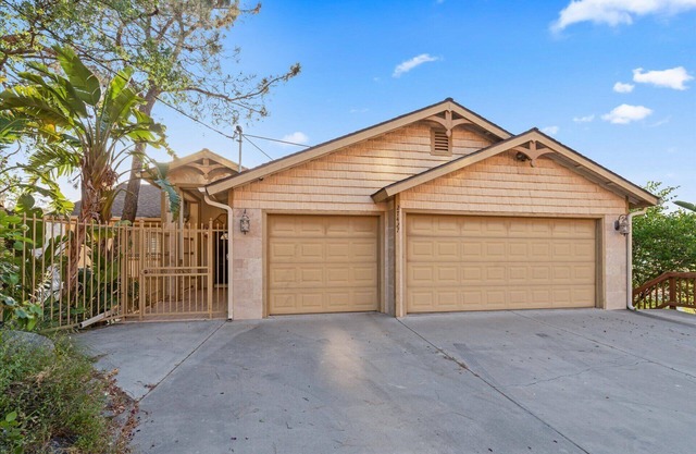 Peaceful Lakeside Retreat on Millerton Lake ~ Gameroom ~ 3 Bedroom