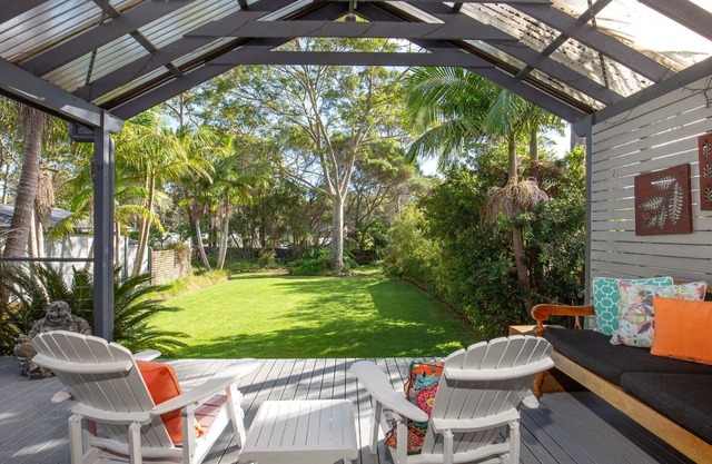 Peaceful Palms - Pet Friendly - 10 Mins to Beach