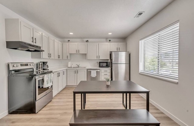 Peaceful Quiet And Spacious 2 BR 1 BA Unit