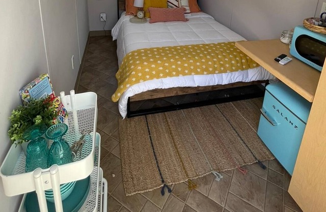 Peaceful Retreat Private Room Queen Bed and AC