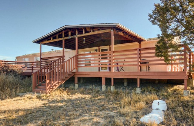 Peaceful Sandia Park Retreat with Deck and Views!