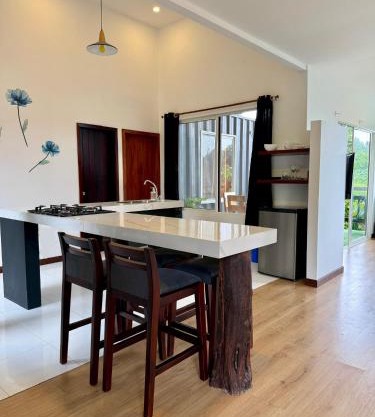 Peaceful & Spacious Home, Near transport & store