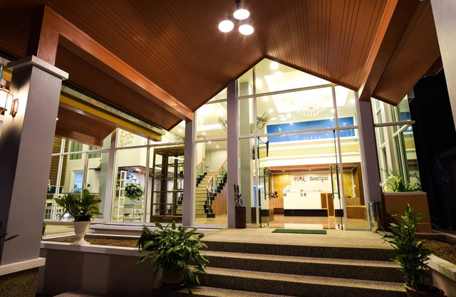 Peak Boutique City Hotel