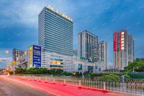 Pearl River International Hotel - Canmetro line 11 YiJing Lu station