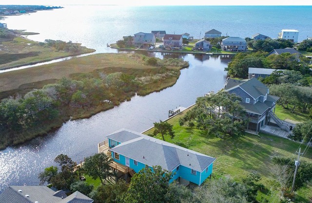 Pearly Shells - Rare 3 Bedroom Canalfront Home in Frisco