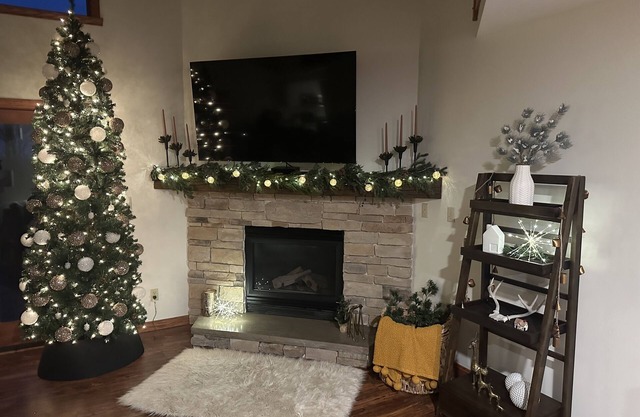 Peek’n Peak Ski Resort 3+bed 3 bath Condo, updated 2,00O sq feet walk to slopes
