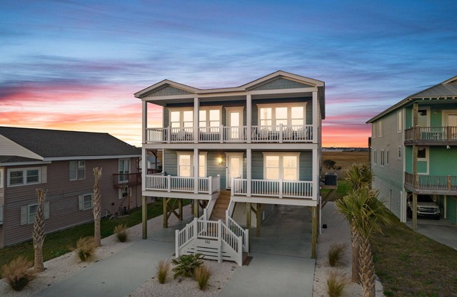 Pelican's Watch - NEW + QUIET Caswell Beach Getaway.