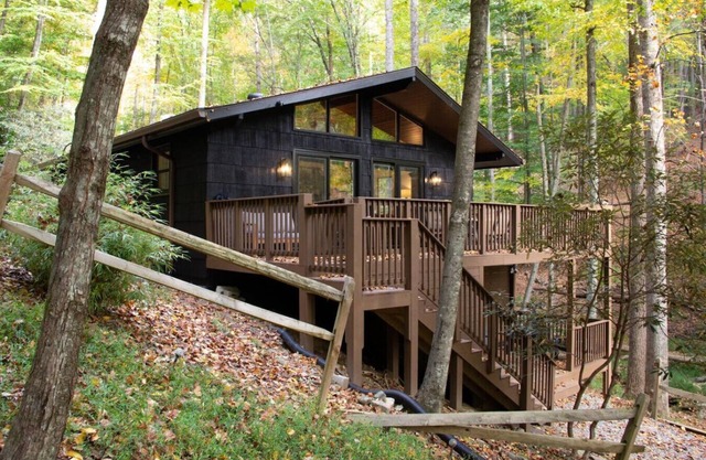 Penny Creek Cabin 2 bed 1 bath sleeps 6,Creekside*