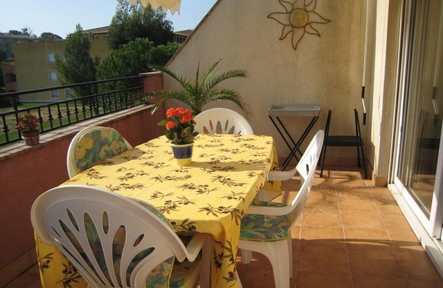"Penthouse 2 Chambres avec Terrasse, Parking et Cuisine Équipée à Cavalaire-sur-Mer"