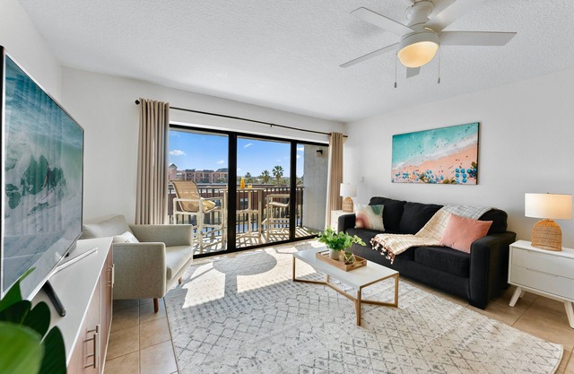 **PENTHOUSE – Beside Pier w/ Oceanfront Pool! - TOP LOCATION**