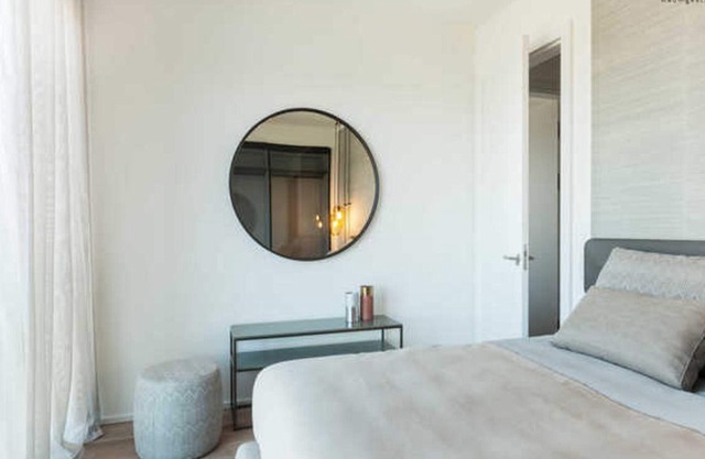 Penthouse Deluxe 2 BR with Lake View - Hermitage Apartments