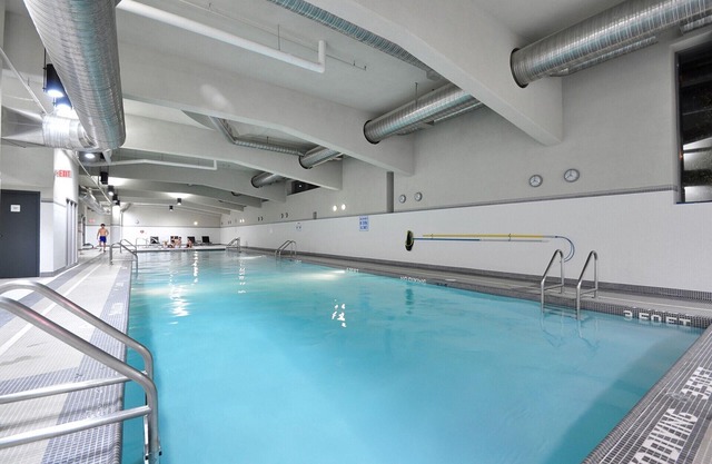 Penthouse DT 2bed 2bath Rooftop Patio w/Parking