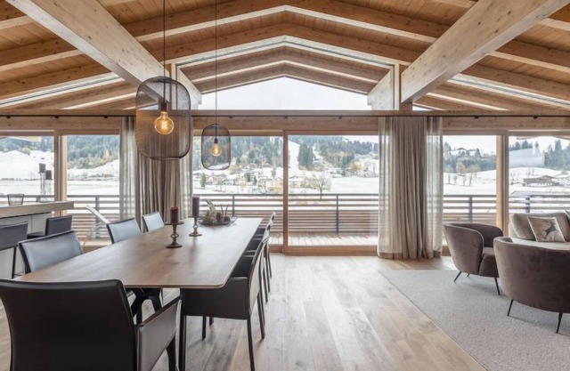 Penthouse mit 3 Schlafzimmern & Kamin by Interhome