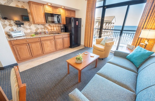 Penthouse! Ocean Front, Close to Barefoot Landing!