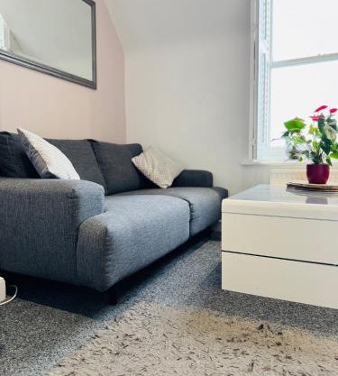 Penthouse Suite, Sea View, Close to Shops, Beach and Train
