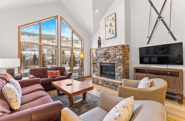 Penthouse w/Loft in Great Location Near River Run & Mountain House Base Area