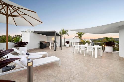 Penthouse with Private Roof top terrace- NOOSA