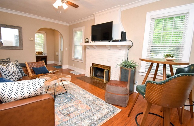 Peoria Heights Petite Charmer- A Block From it All!