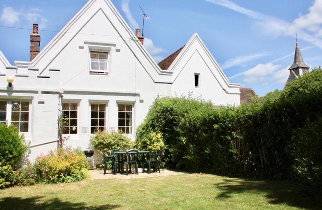 Pepper Pot Cottage , Compton