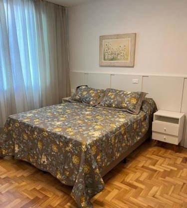 Pequeno apartamento metrô paraíso