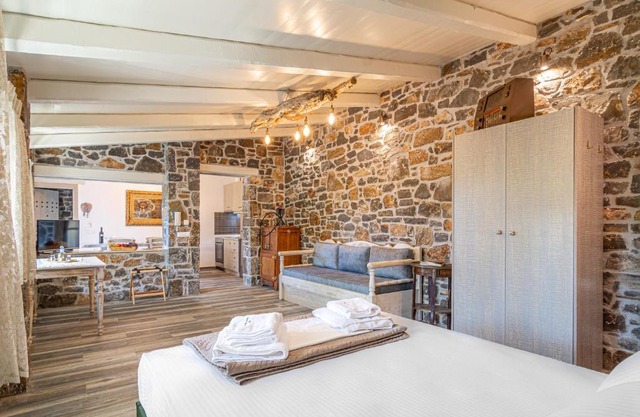 Perachori Boutique Studios