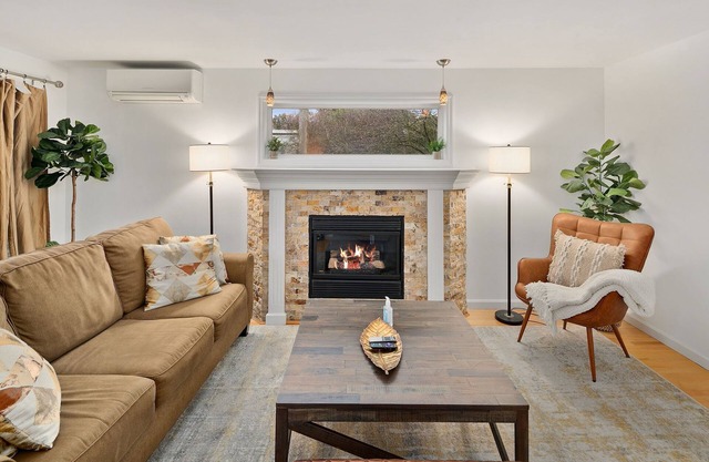 Perch - Magnolia Manor: Cozy 3bd Family Retreat