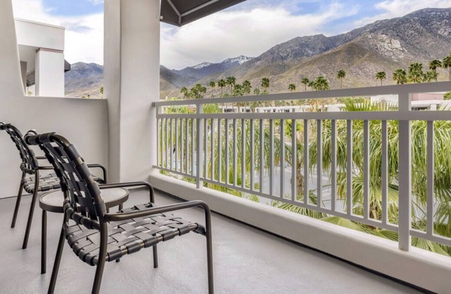Perfect Family Destination! Amazing 1BR Suite w/ Spacious Living Area + Kitchen