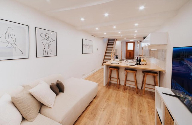 Perfect family-oriented and renovated townhouse in the old Antibes