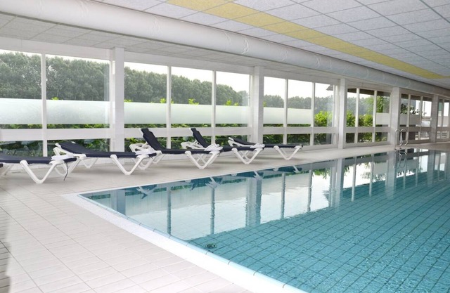 Perfect for Relaxation: Pool, Scenic Views and Dining in a Beautiful Setting