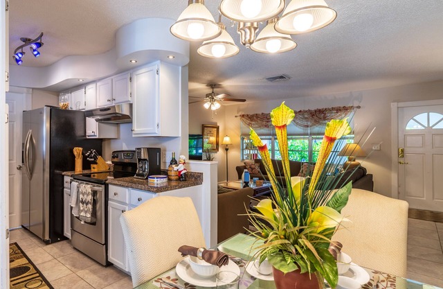 PERFECT GETAWAY FOR FAMILY REUNIONS , WEDDINGS, ESPORTS TEAMS! HEATED POOL!