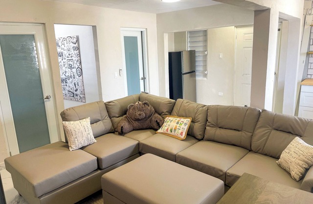 Perfect Group Retreat for 10 Near Beach & Airport