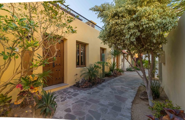 Perfect Home steps from Community pool, beach and Wine Bar in Founders
