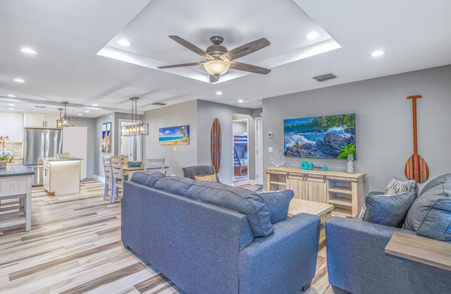 Perfect Location, Private Home In Downtown Lahaina with Hot Tub!