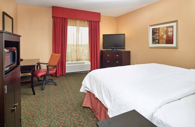 Perfect Relaxation for Baylor Visitors, Just Off I-35 | 2 Units, Free Parking