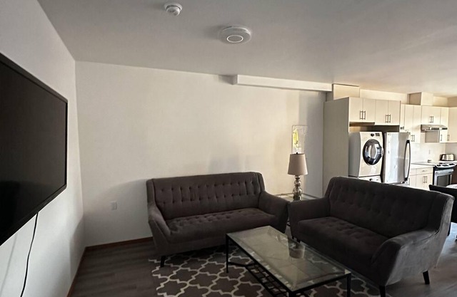Perfection In the City: A 2-bedroom Guest Suite near Beach, Shopping , highways