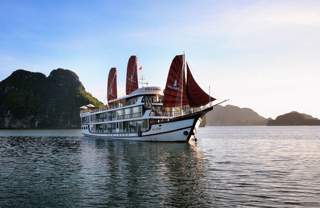 Perla Dawn Sails
