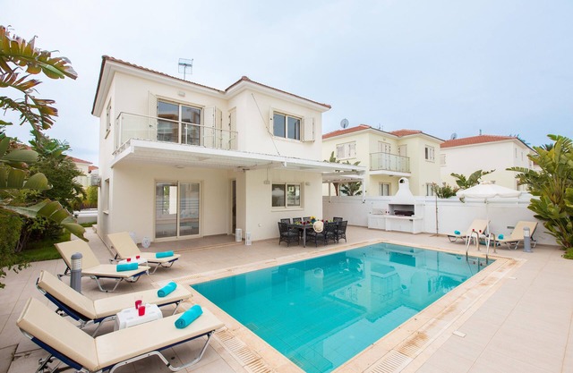 Pernera Holiday Villa 