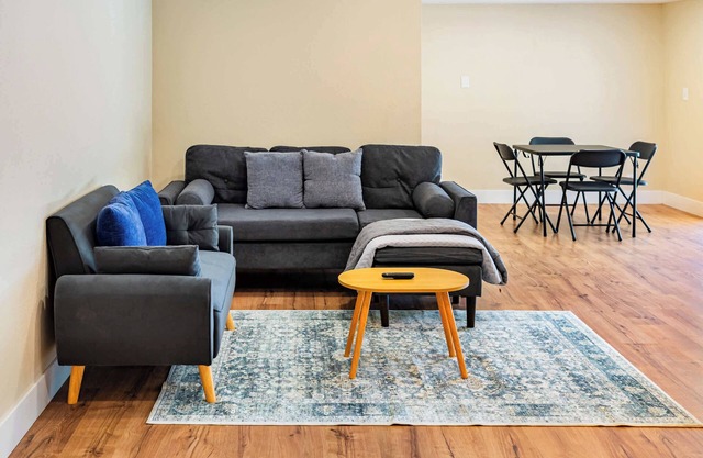 Pet & Family-Friendly, 4BR Grill & Chill