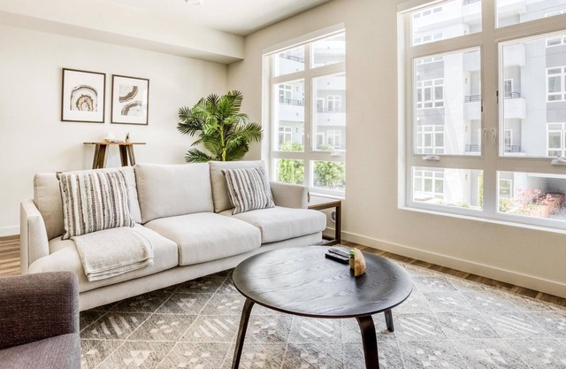 Pet-Friendly 1BR in Oakland Near Lake Merritt