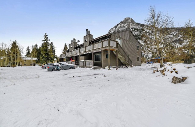 Pet Friendly 2 Bedroom Condo on the West End of Main Street!