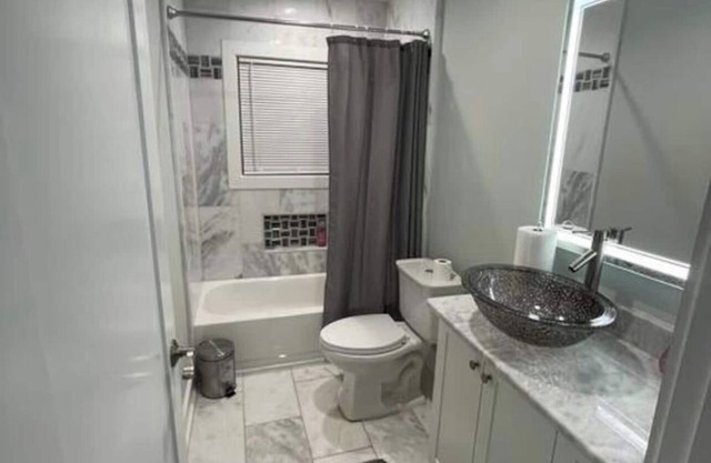 Pet friendly 4-bedroom house in Decatur