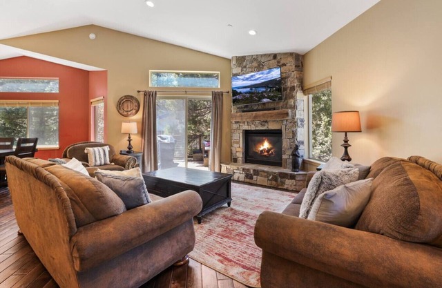 Pet-Friendly 4BR | Hot Tub & Fireplace | Sleeps 8
