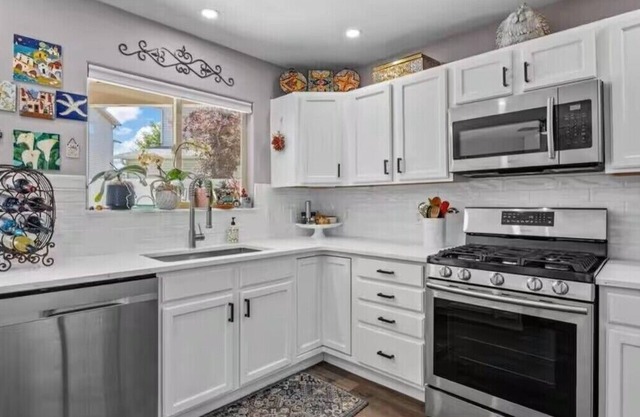 Pet friendly, 4b 3b house with AC, workspace, Wi-Fi, fitness room & playground