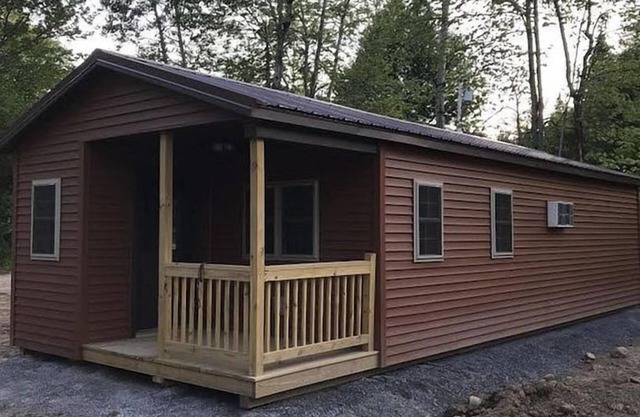 Pet Friendly Beautiful Tiny House Cabin in Inlet, NY Adirondack Mountains