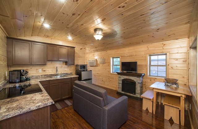Pet Friendly Beautiful Tiny House Cabin in Inlet, NY (Adirondack Mountains)