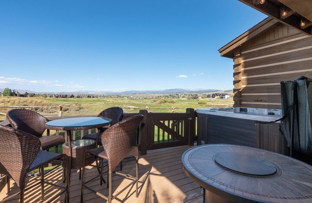Pet-friendly cabin w/hot tub & fire pit
