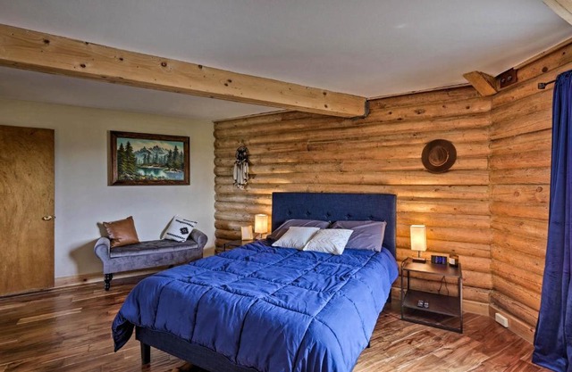 Pet Friendly Como Cabin with Mountain Views!