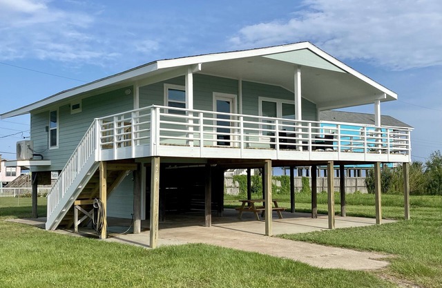 Pet Friendly Cottage - Gulf Views - 5 Min walk to Beach loop